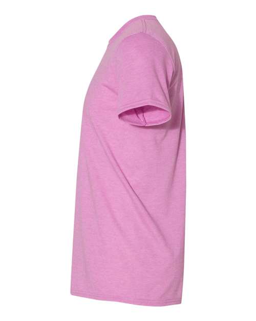 Gildan 64000 Softstyle T-shirt in Heather Radiant Orchid, side view showing the short sleeve and hem.