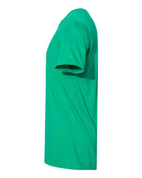 Gildan 64000 Softstyle T-shirt in Kelly Green, side view showing the short sleeve and hem.