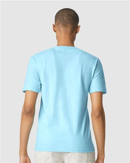Model wearing a Gildan 64000 Softstyle T-shirt in Sky, back view.