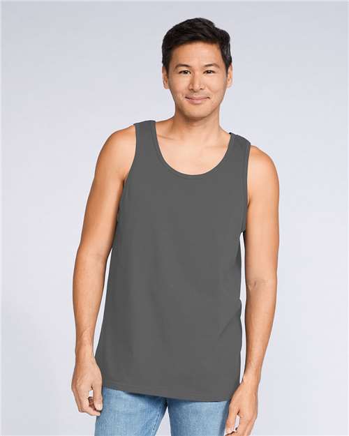 Model wearing a Gildan 64200 Softstyle men's tank top in Charcoal, front view.